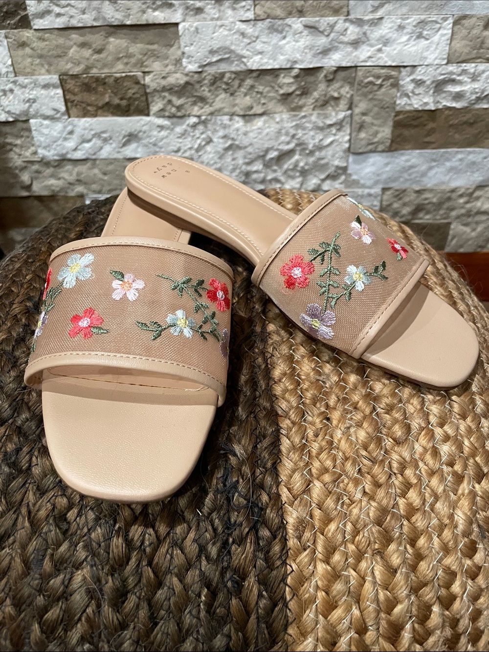 A NEW DAY Beige Floral Embroidered Slide Sandals  Sz 8 1/2
